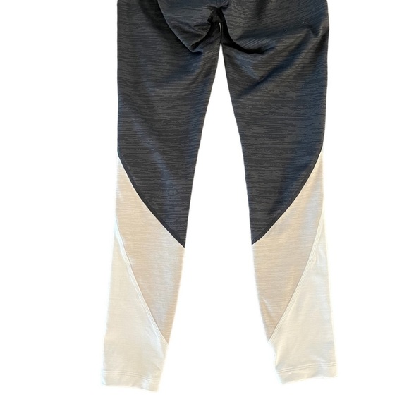 Outdoor Voices TechSweat 7/8 Zoom Leggings, Cloud/Night/Coyote, Size XS - Picture 7 of 7